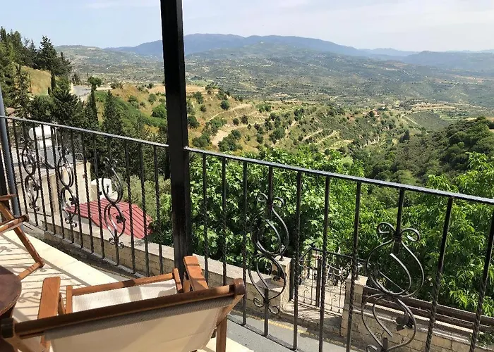 Pachna - Village Life Landsted *